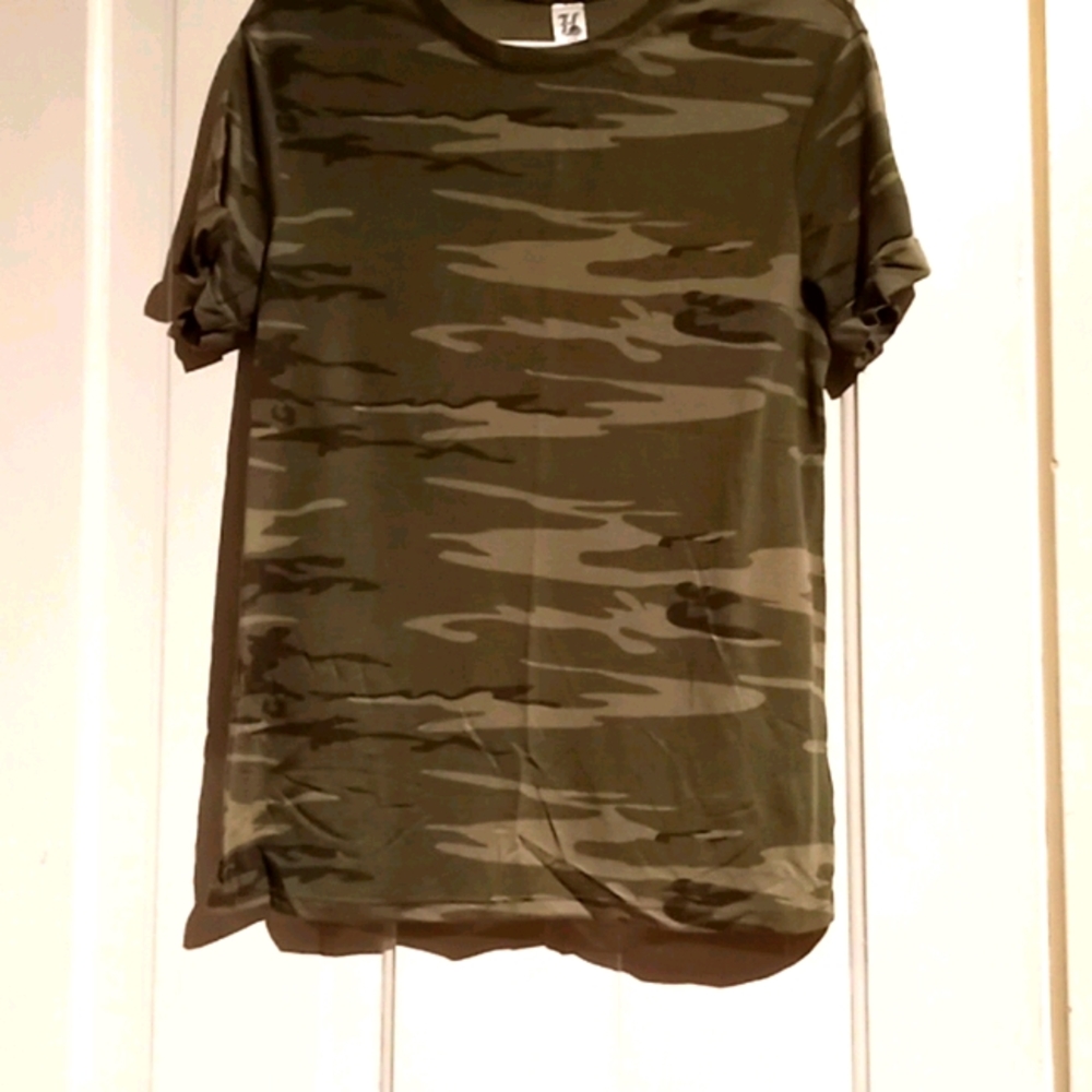 Short sleeve camo T